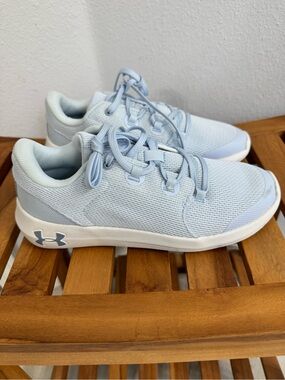 Under Armour Girls Youth Size 6Y Lt Blue Ripple Sneakers NWOT